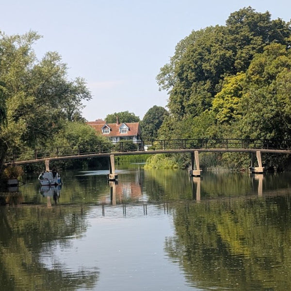 The River Thames footbridge near Sonning on the Oxfordian GPX gravel bike route from London to Oxford.
