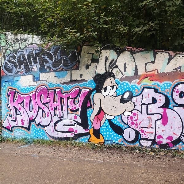 Graffiti of Pluto the Dog cartoon character seen on the parkland Walk, part of Hidden Tracks Cycling’s Pilgrimage to St Albans Gravel bike route